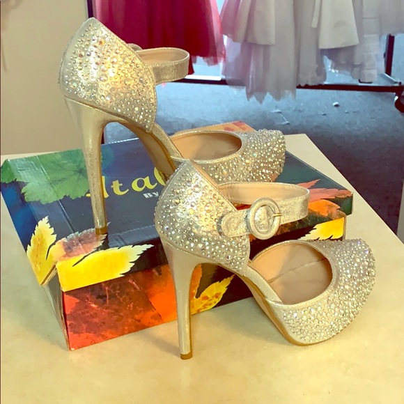 Wedding shoes only few sizes left. - Picture 1 of 5